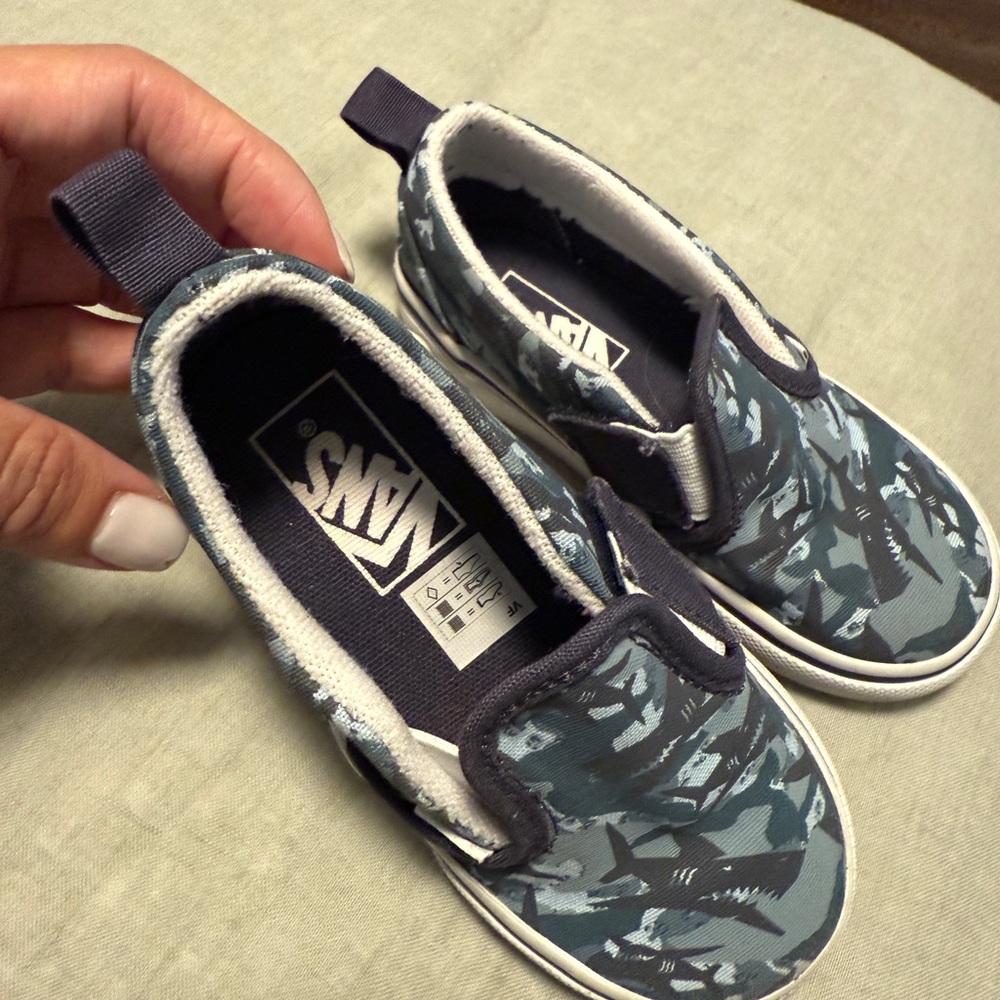 Vans Shark Pattern - Picture 2 of 6
